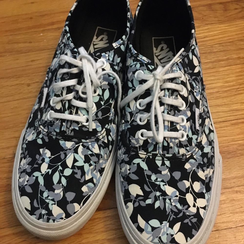 𝗖𝗹𝗮𝘀𝘀𝗶𝗰 𝗙𝗹𝗼𝗿𝗮𝗹 𝗣𝗿𝗶𝗻𝘁 𝗩𝗮𝗻𝘀